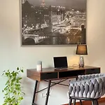 Angel Mint - Free Parking - Balcony Apartment