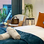 Angel Mint - Free Parking - Balcony Apartment Krakau