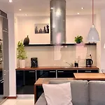 Angel Mint - Free Parking - Balcony Apartment Krakau