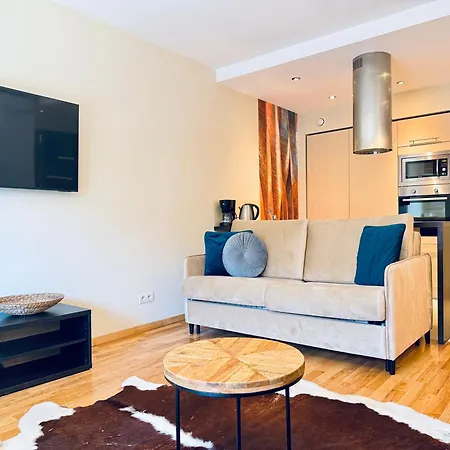 Angel Mint - Free Parking - Balcony Apartment